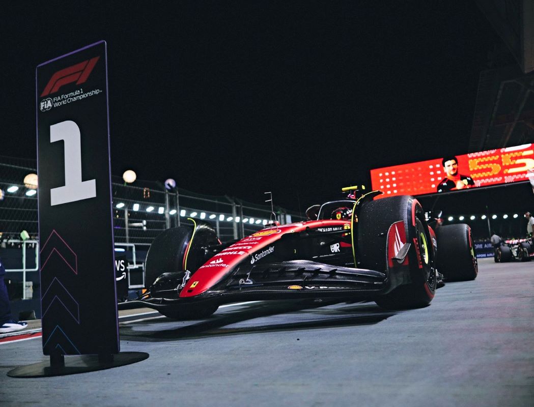 F1: Poleman ο Σάινθ στην Σιγκαπούρη, εκτός 10αδας οι RedBull