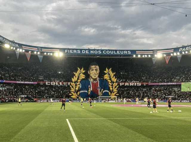 Ligue 1: «Αντίο» Μπαπέ στο κοινό της Παρί με ήττα