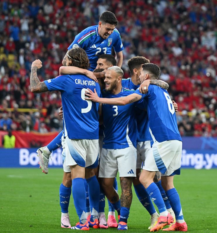 Γκολ-ρεκόρ, ανατροπή και 2-1 η Ιταλία την Αλβανία...